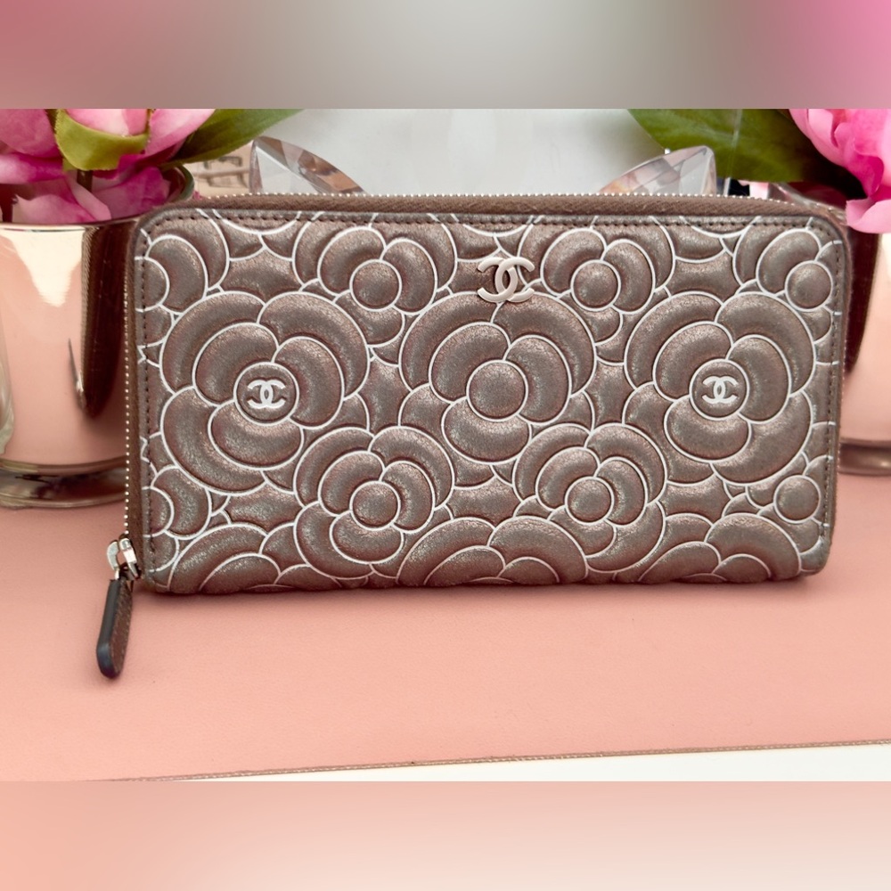 RARE Chanel Camellia Flower Long Zippy Wallet Metallic Silver - Picture 2 of 15